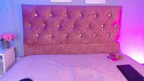 lilirousee online show from May 17, 7:12 pm