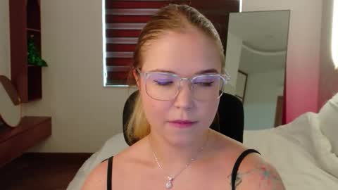 Lilith Bonheur online show from April 5, 12:18 am