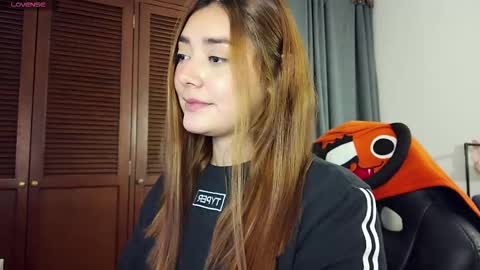 Snapshot of lilith_cruzz chatting on October 23, 5:20 am Lilith online show from October 23, 5:20 am