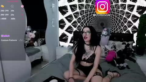 Lilith Caine online show from April 18, 9:48 pm