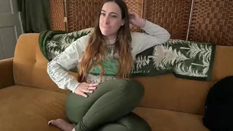 L online show from March 13, 4:21 pm