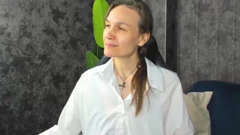 lillian_white1 online show from April 26, 1:03 am