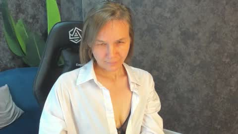 lillian_white1 online show from September 27, 12:19 am