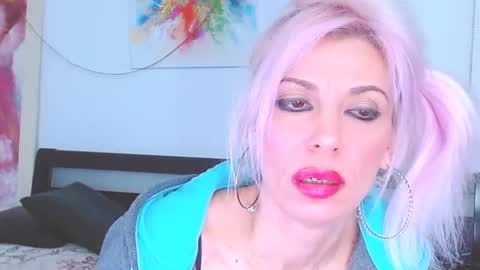 Lara online show from March 5, 7:27 pm