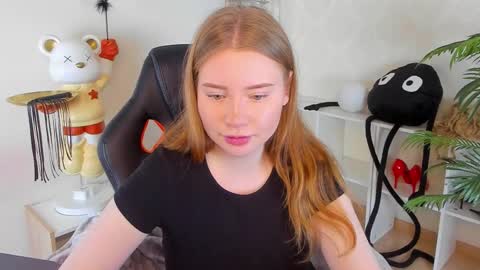 lillie_berry online show from October 18, 6:06 am