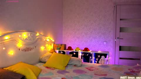 LilliMoore online show from March 30, 12:12 am