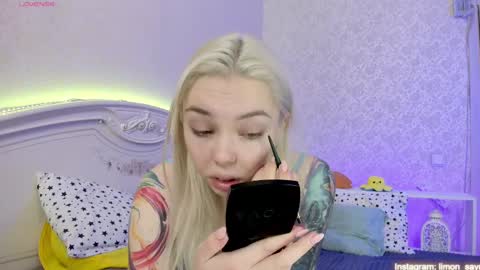 LilliMoore online show from February 25, 11:48 pm