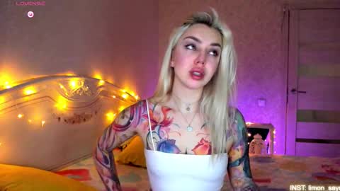 LilliMoore online show from March 17, 11:21 pm