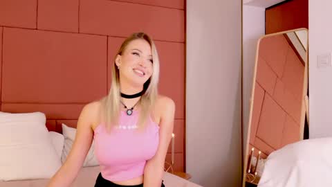 Lilou  online show from April 9, 12:33 pm