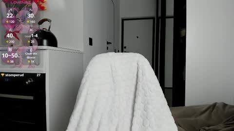 LILY online show from March 8, 5:33 pm