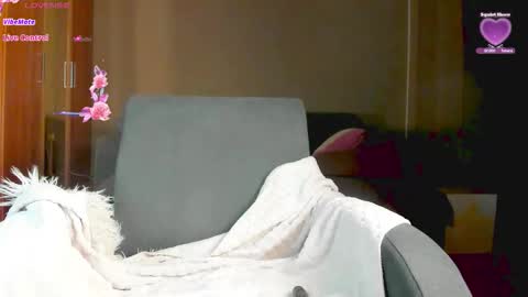 LILY online show from November 1, 3:33 pm