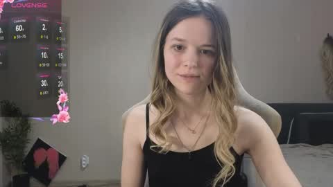 lily_and_jake online show from May 7, 8:21 am