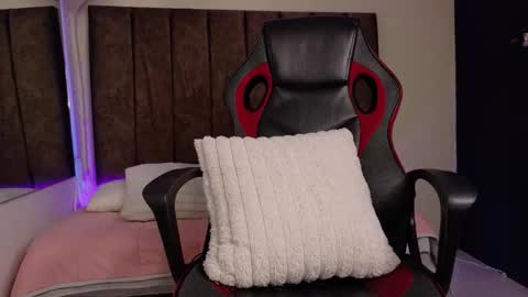 Lily online show from February 7, 7:22 am