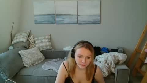 Lily dollyx online show from November 22, 9:51 am