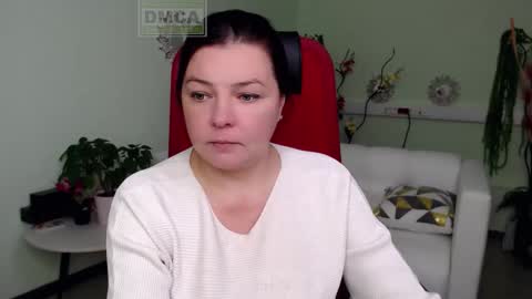 Snapshot of lily_flower7_ chatting on October 20, 4:50 am Lily online show from October 20, 4:50 am
