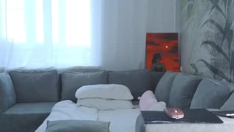 Lily online show from February 15, 7:49 am