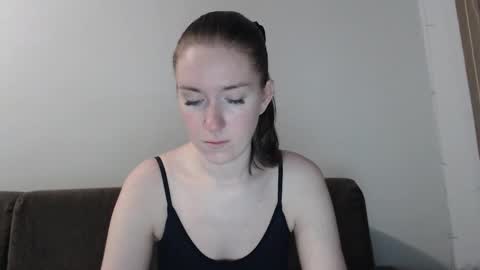 lily_love_x online show from November 28, 11:23 pm