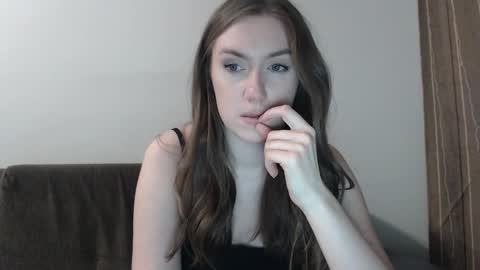 Snapshot of lily_love_x chatting on February 17, 1:15 am lily_love_x online show from February 17, 1:15 am