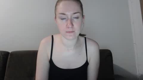 Snapshot of lily_love_x chatting on October 18, 10:36 pm lily_love_x online show from October 18, 10:36 pm