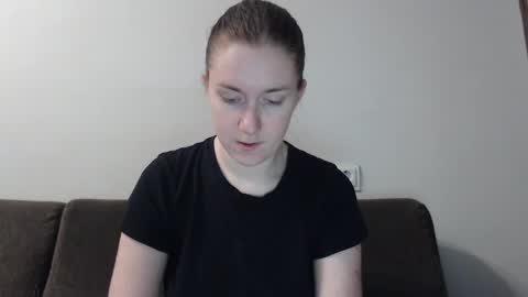 Snapshot of lily_love_x chatting on February 7, 4:59 am lily_love_x online show from February 7, 4:59 am
