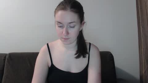 Snapshot of lily_love_x chatting on February 23, 2:40 am lily_love_x online show from February 23, 2:40 am