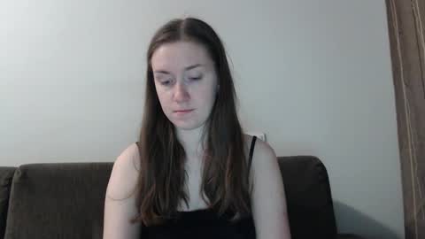 Snapshot of lily_love_x chatting on February 20, 12:19 am lily_love_x online show from February 20, 12:19 am