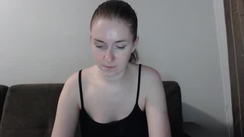 Snapshot of lily_love_x chatting on October 7, 10:39 pm lily_love_x online show from October 7, 10:39 pm