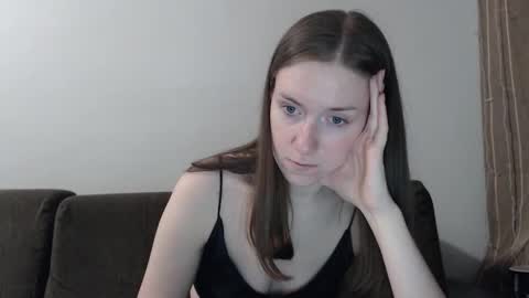 lily_love_x online show from February 25, 11:08 pm