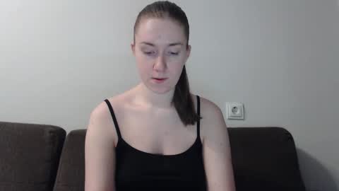 Snapshot of lily_love_x chatting on January 21, 4:21 am lily_love_x online show from January 21, 4:21 am