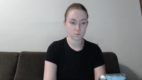 Snapshot of lily_love_x chatting on February 5, 5:41 am lily_love_x online show from February 5, 5:41 am