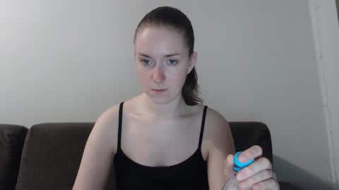 Snapshot of lily_love_x chatting on October 20, 2:05 am lily_love_x online show from October 20, 2:05 am