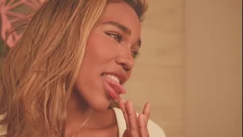 Lily Miiller online show from January 18, 8:40 pm