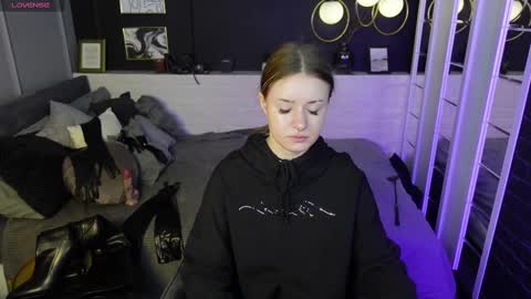 Lily online show from March 6, 7:47 am