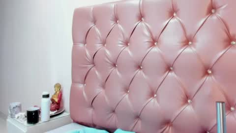 lily_rose0 online show from April 21, 2:51 am