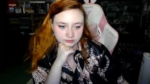Snapshot of lily_shamy chatting on September 30, 5:56 pm Alice online show from September 30, 5:56 pm