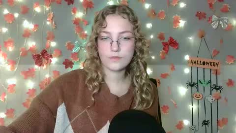 Snapshot of lily_tayberry chatting on October 8, 11:49 am small lily online show from October 8, 11:49 am