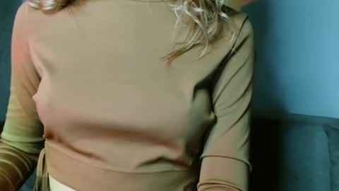 small lily online show from March 24, 5:19 pm