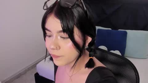 LilyWoodz online show from March 17, 7:19 pm