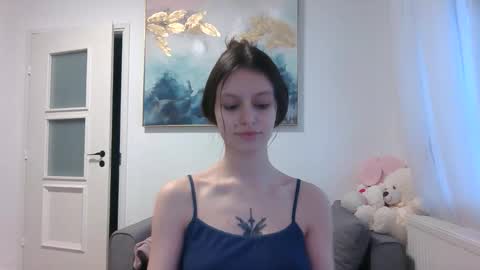 lilycandy_ online show from April 3, 4:14 pm