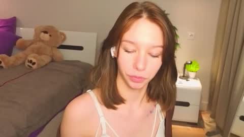 lilylisy online show from December 18, 12:55 pm