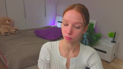 lilylisy online show from November 23, 1:31 pm