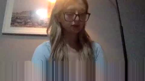 LilyMae online show from December 13, 5:27 am