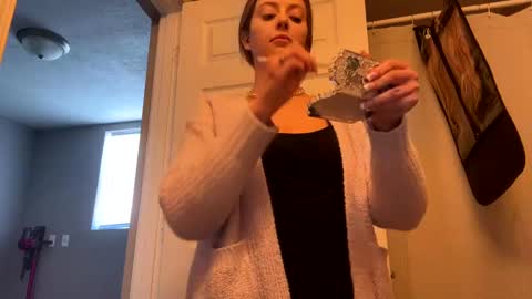 LilyMae online show from February 17, 4:50 pm