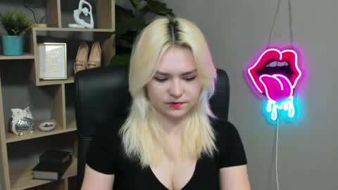 Lily online show from March 15, 7:23 am