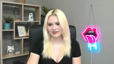 Lily online show from May 25, 1:39 pm