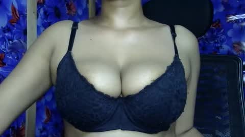 limaakter246618 online show from May 9, 5:41 pm