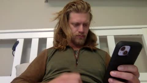 Snapshot of limitlesschris chatting on October 27, 1:33 pm Chris online show from October 27, 1:33 pm