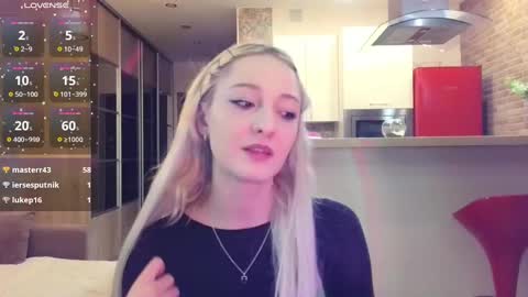 lin_xi online show from February 12, 5:48 pm