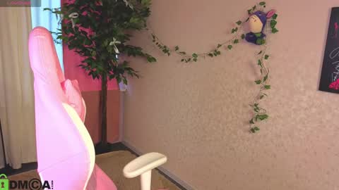 LINA online show from April 21, 1:09 am