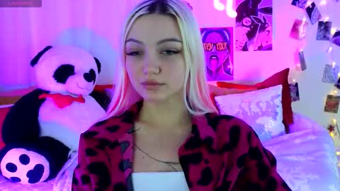 I am Lina online show from November 18, 2:42 pm